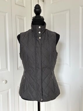 Ariat Quilted Sleeveless Vest in Gray/Black